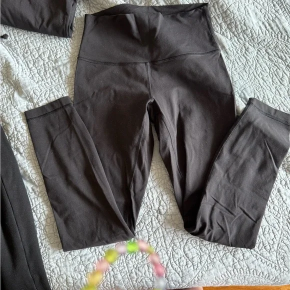 Lululemon Wunder Under Leggings - Picture 2 of 5